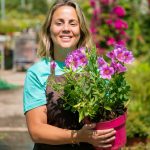 10 plante care sunt ideale pentru grădini umbroase
