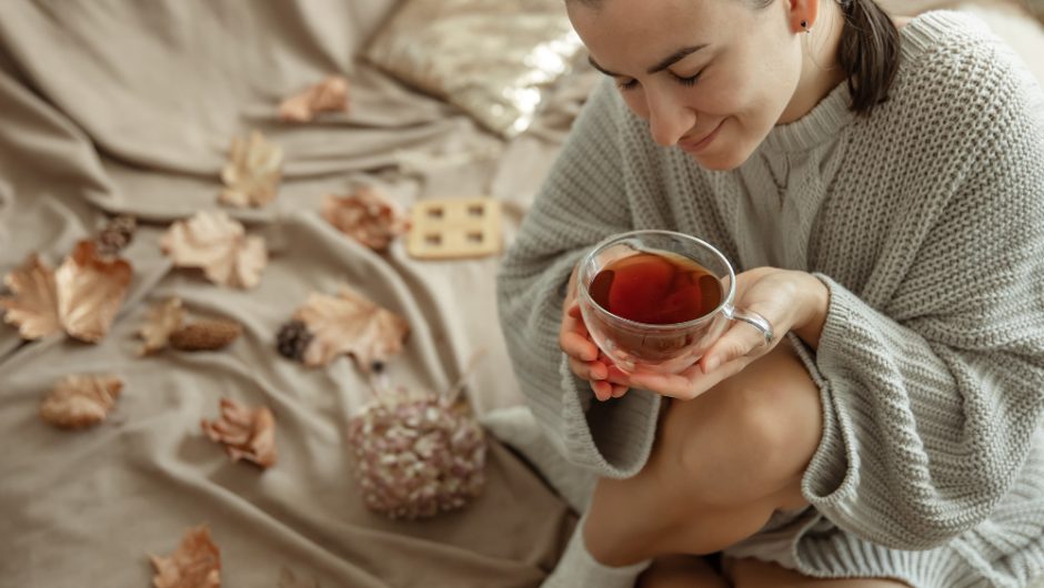 Ceaiul de crețișoară: beneficii pentru ciclul menstrual