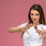 Cum să îți faci un machiaj cu accente mov