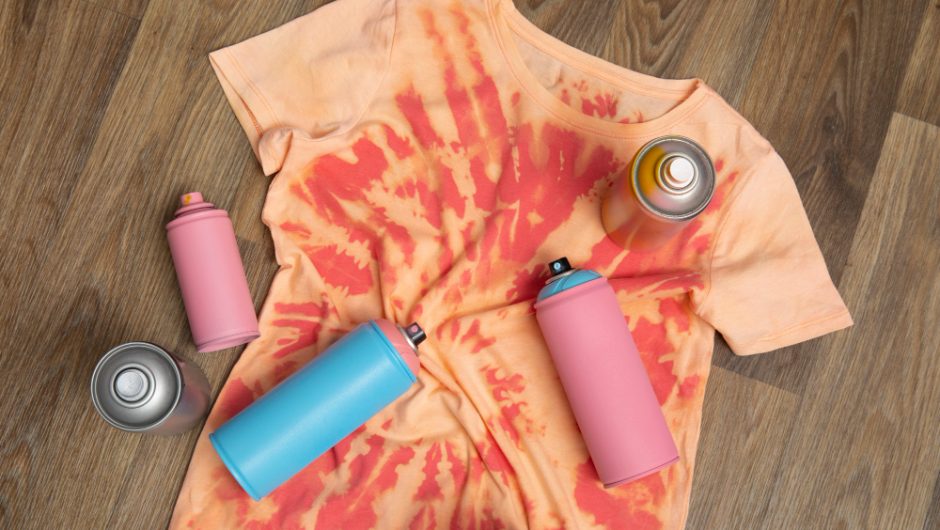 Cum să porți imprimeuri tie-dye