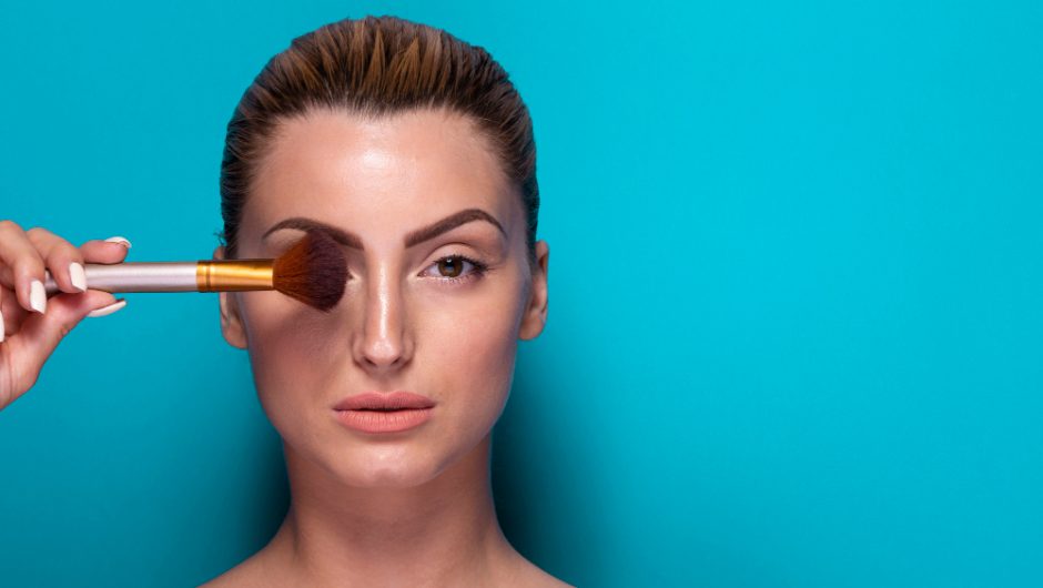 Machiaj cu tonuri pământii pentru un look natural