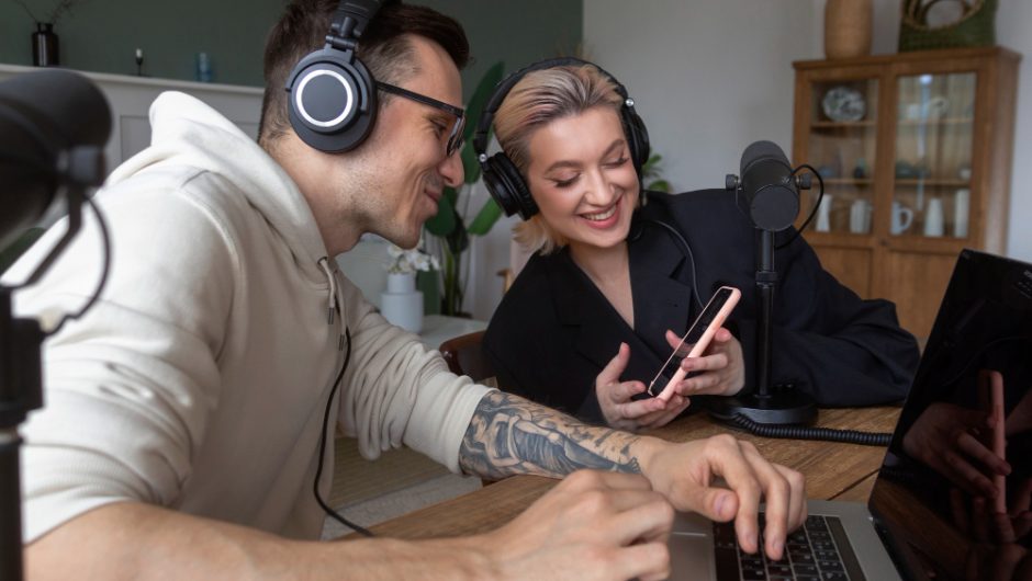 Strategii pentru promovarea unui podcast tech
