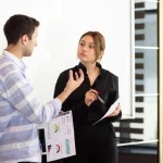Cum să transformi interesul unui potențial client într-o vânzare