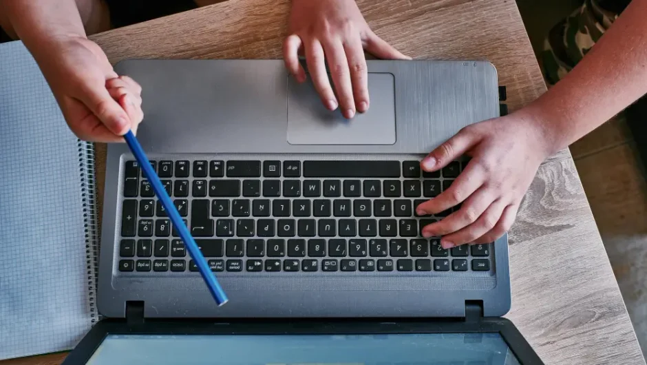 Cum să faci un laptop mai vechi să funcționeze mai bine